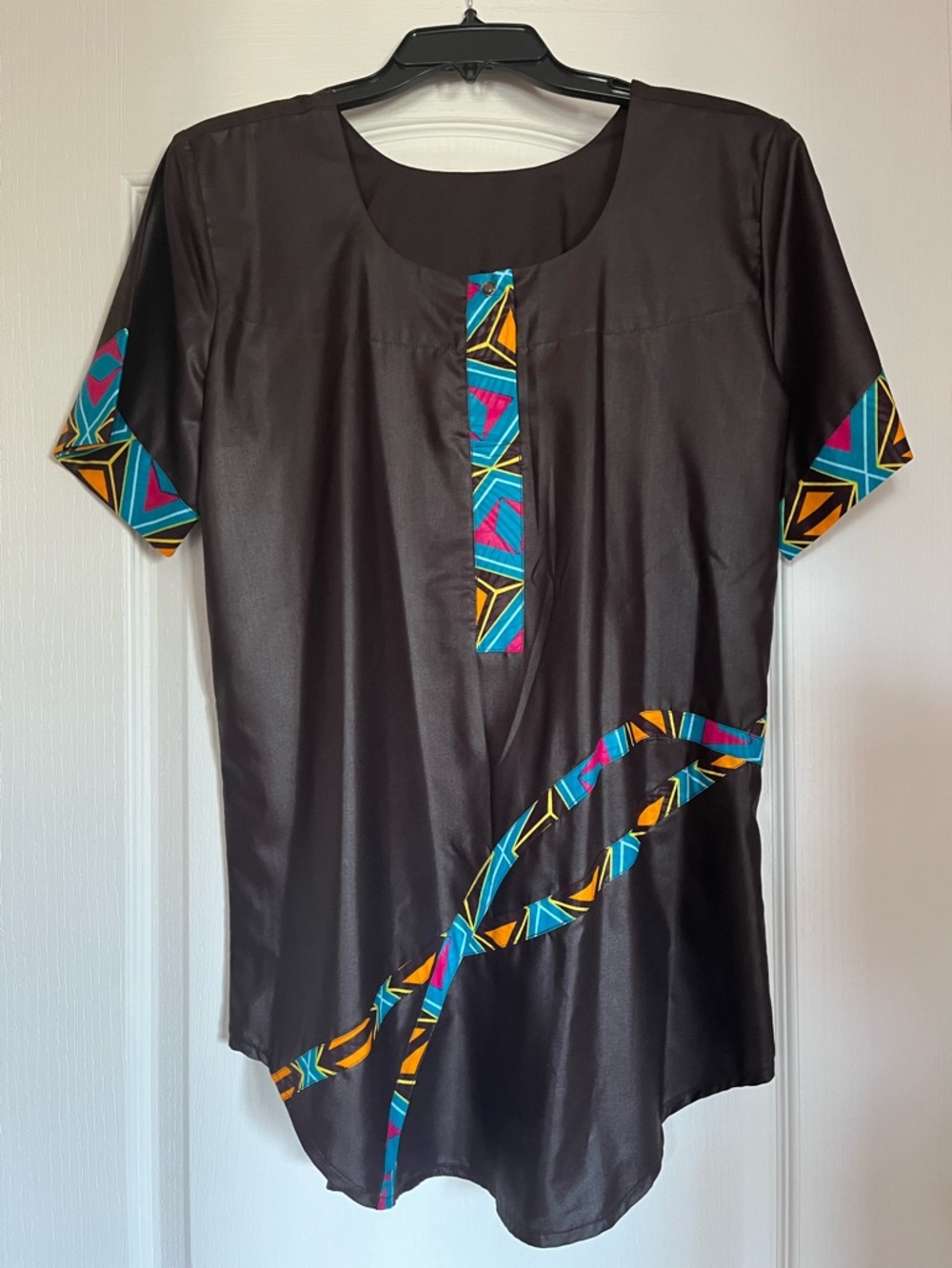 New - Tipical African Top - Black Short-Sleeve Top with Geometric Trim